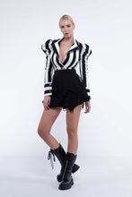 Load image into Gallery viewer, Monochrome Cropped Jacket with Puffed Sleeves Lapel
