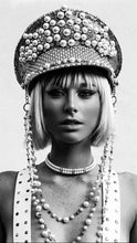 Load image into Gallery viewer, Luxury Pearl Black Bridal Hat
